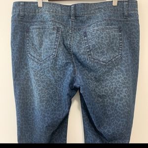 Torrid Sophia Mid-Rise Skinny Jeans - Blue Leopard
